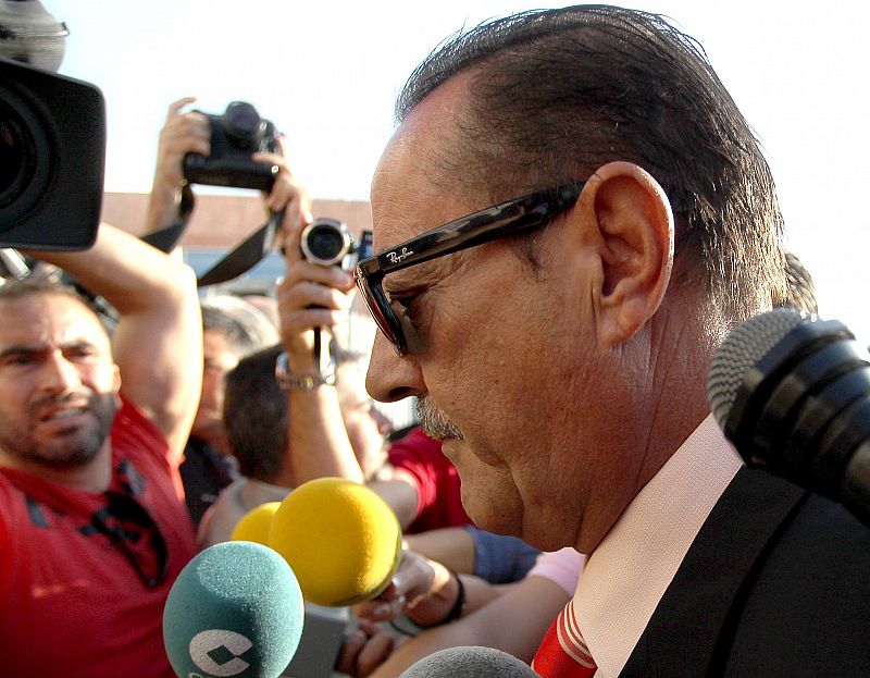 El ex alcalde de Marbella, Julián Muñoz, ha su llegada a los juzgados