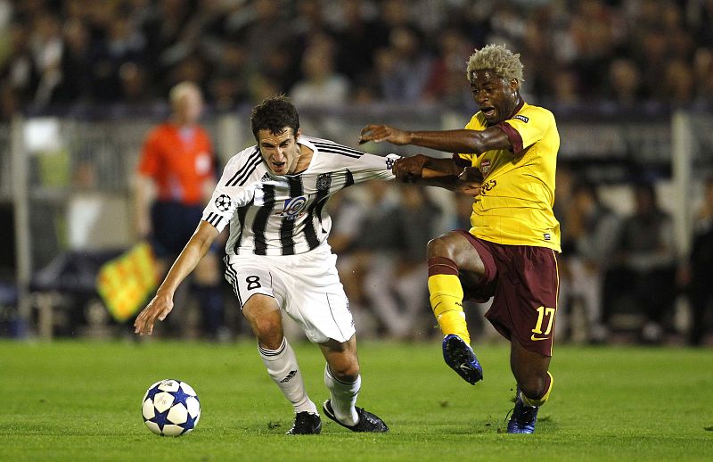 Disputa durante el Arsenal - Partizan jugado en Belgrado.