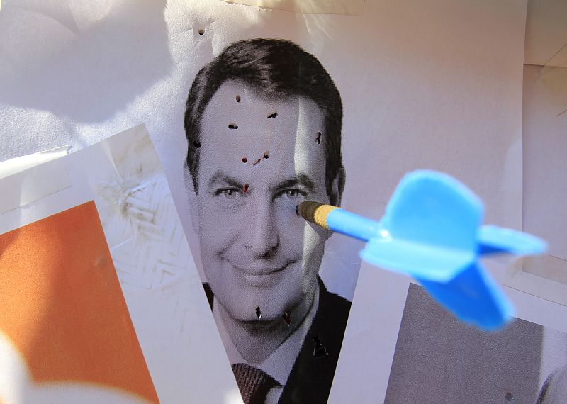 Zapatero blanco de los dardos