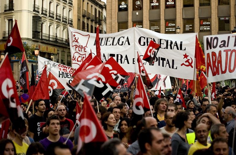 El sindicato de la CGT ha hecho su propia manifestación con motivo de la huelga general al margen de la convocatoria de CC.OO. y UGT