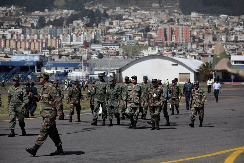 Miembros de las Fuerzas Militares ecuatorianas han tomado las instalaciones del aeropuerto Mariscal Sucre en Quito