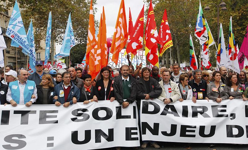 MILES DE FRANCESES SE MANIFIESTAN CONTRA LA REFORMA DE LAS PENSIONES