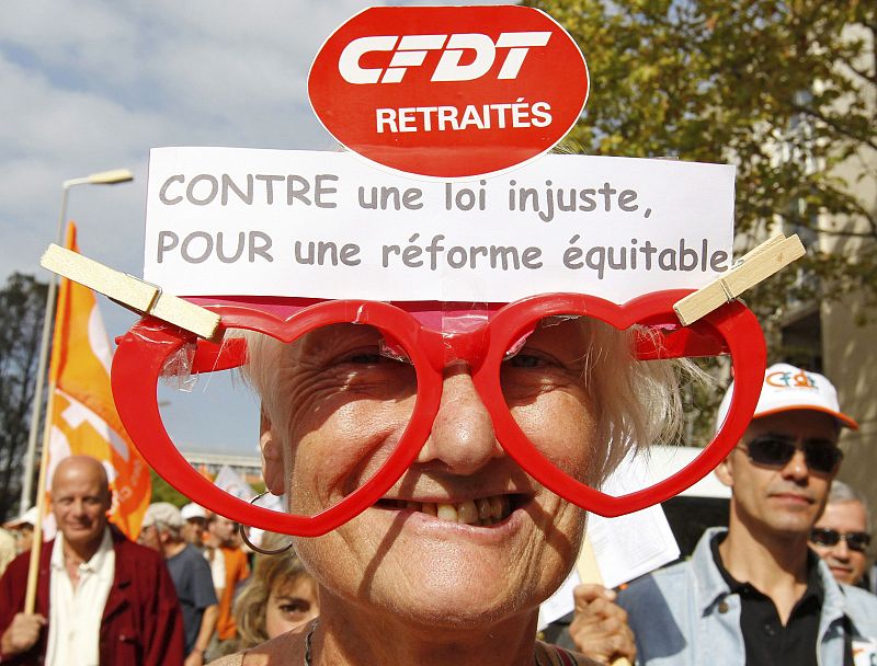 MILES DE FRANCESES SE MANIFIESTAN CONTRA LA REFORMA DE LAS PENSIONES