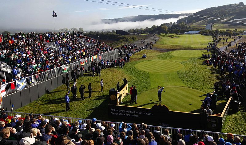 El público abarrotó el campo galés Celtic Manor.