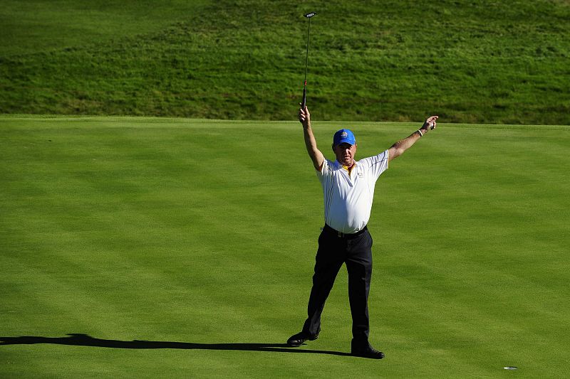 El español Jiménez celebra su victoria individual.