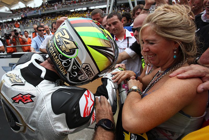 La familia de Toni quiso acompañarle en el circuito de Sepang.