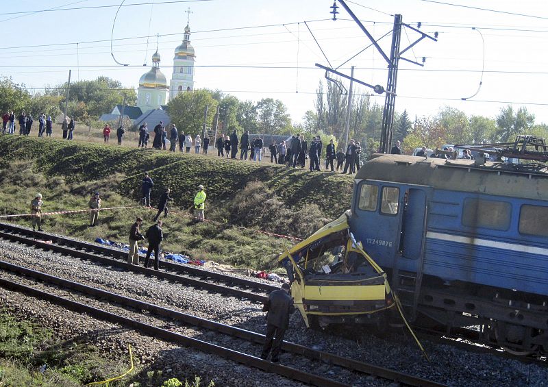 AL MENOS 38 MUERTOS EN LA COLISIÓN DE UNA LOCOMOTORA CON AUTOBÚS DE PASAJEROS