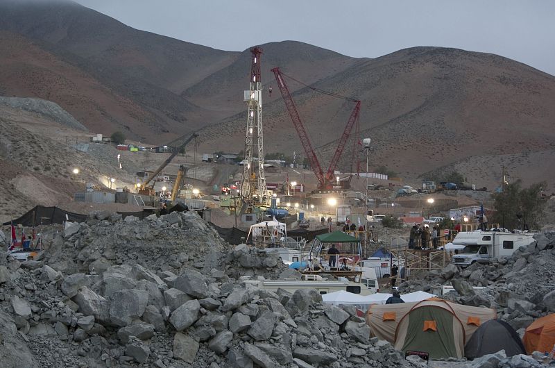 EL RESCATE DE LOS MINEROS CHILENOS INICIARÁ A LAS 03.00 GMT DEL MIÉRCOLES