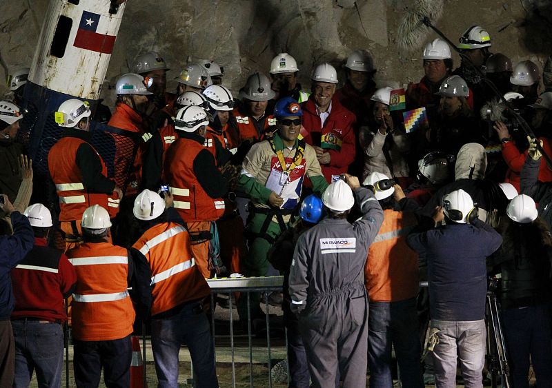 El minero boliviano Carlos Mamani ha sido el cuarto en ser rescatado de la mina San José, en Chile