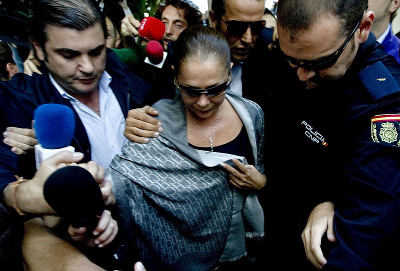 LA PANTOJA RECIBE LA NOTIFICACION DEL CASO MALAYA