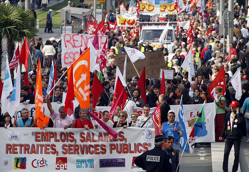 Trabajadores del sector público y privado se manifiestan en Niza