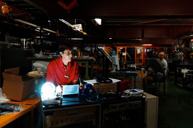 Accelerador Test Facility de KEK .Los investigadores trabajando en fin de semana.