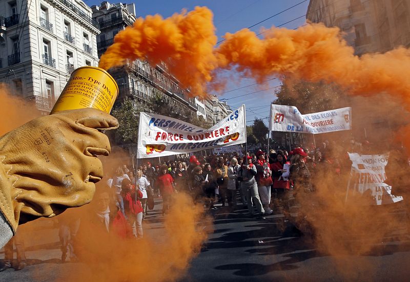 Trabajadores tanto del sector público como del privado se han sumado a las protestas. En la imagen, la marcha se ha celebrado en Marsella.