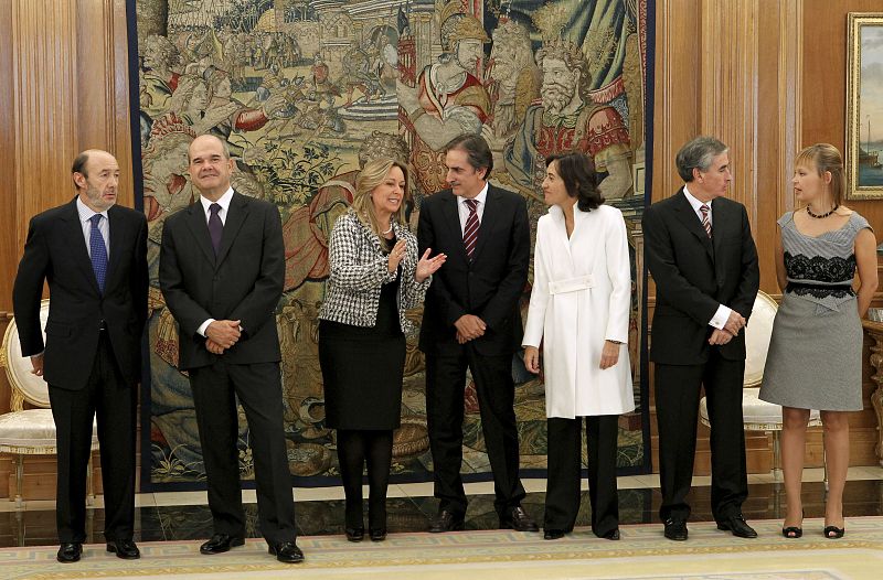 NUEVOS MINISTROS PROMETEN SU CARGO ANTE EL REY