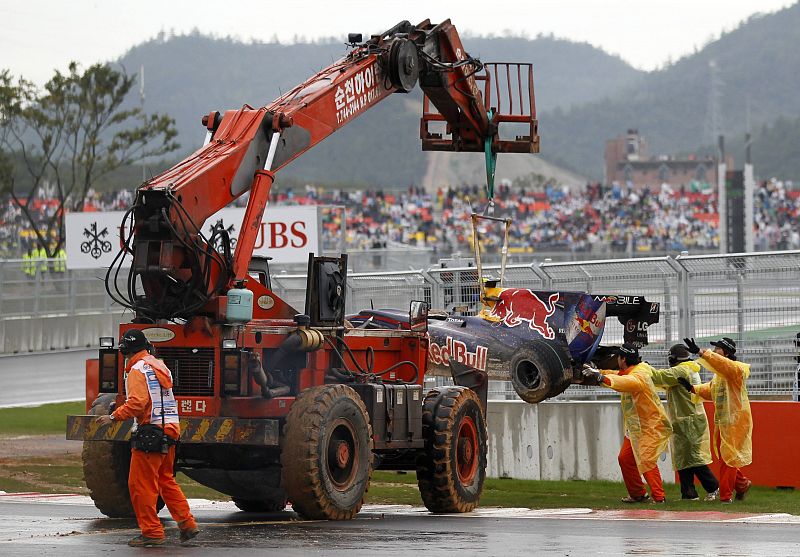 A crane moves in to recover the car of Red Bull Formula One driver Mark Webber of Australia after he crashed out of the South Korean F1 Grand Prix at the Korea International Circuit in Yeongam