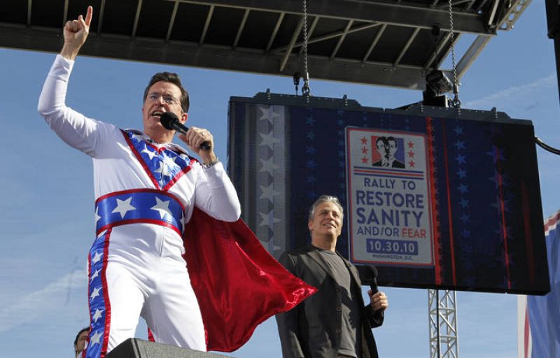 Stephen Colbert y John Stewart han convocado a los estadounidenses para frenar la creciente crispación ante las elecciones legislativas. 