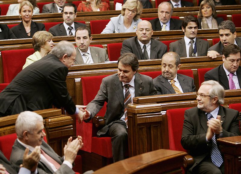 Catalan Socialist party leader Jose Montilla shakes hands with opposition Convergencia i Unio leader Artur Mas