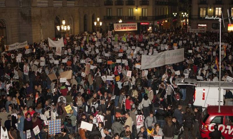 Algunos manifestantes portaban pancartas con el mensaje "Jo no t'espero" ("Yo no te espero"). 