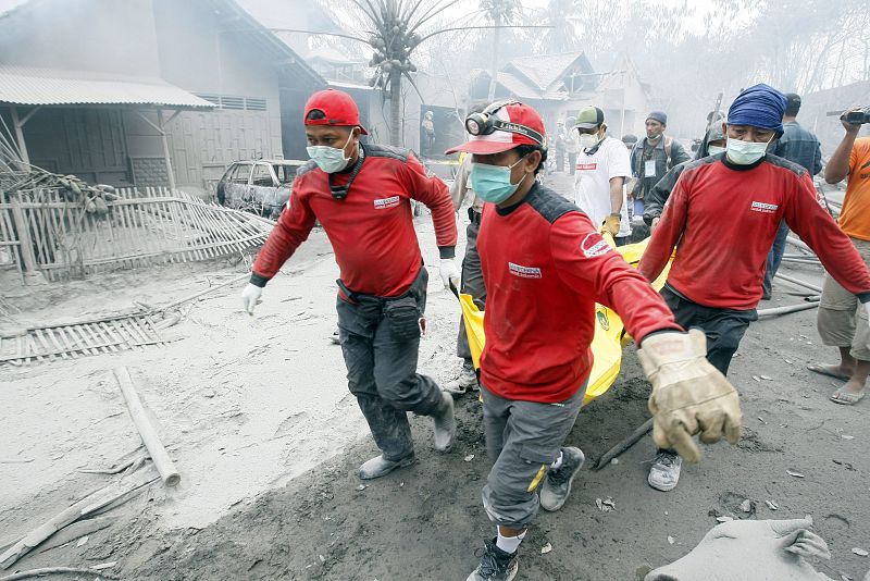 CONSECUENCIAS POR LA ERUPCIÓN DEL VOLCAN MERAPI EN LA POBLACIÓN DE CANGKRINGAN