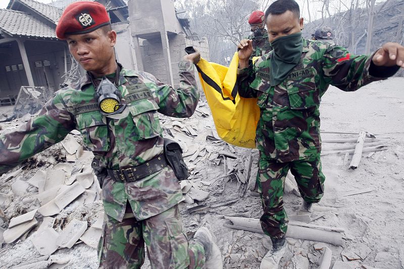 CONSECUENCIAS POR LA ERUPCIÓN DEL VOLCAN MERAPI EN LA POBLACIÓN DE CANGKRINGAN