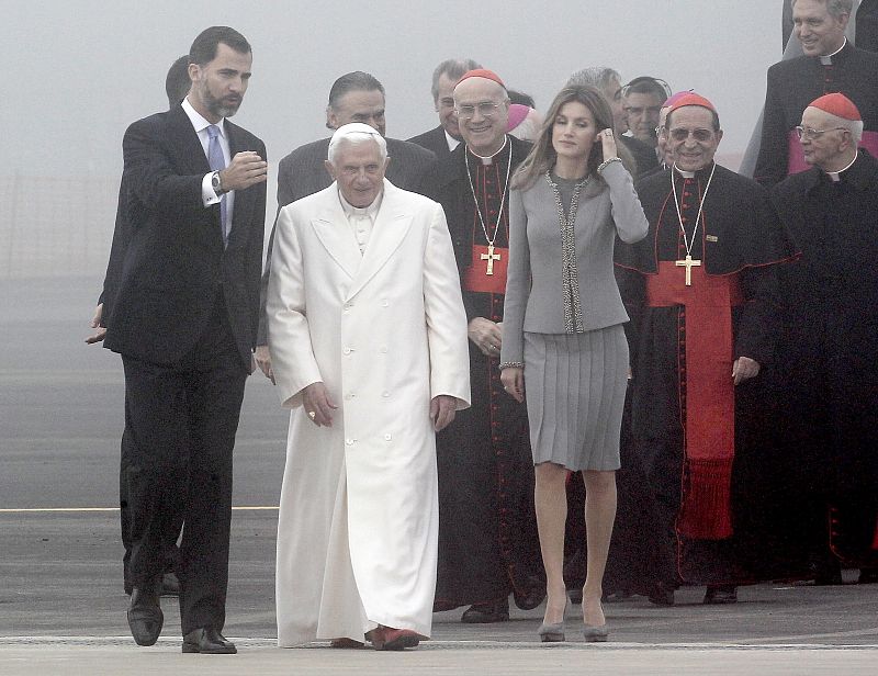 El Papa Benedicto XVI, a su llegada al aeropuerto de Santiago de Compostela con motivo de la celebración de Año Santo.