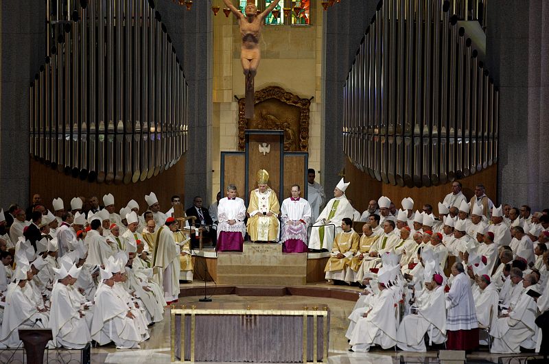 El papa Benedicto XVI en un momento de la misa.