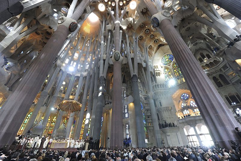 EL PAPA CONSAGRA LA SAGRADA FAMILIA CON UNA CONDENA DEL ABORTO Y LA EUTANASIA