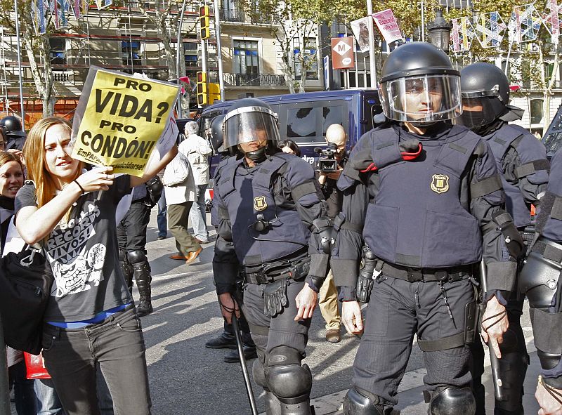 MANIFESTACION CONTRA VISITA PAPA A BARCELONA