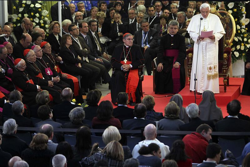 EL PAPA VISITA LA OBRA BENÉFICO SOCIAL NEN DEU EN MEDIO DE VITORES