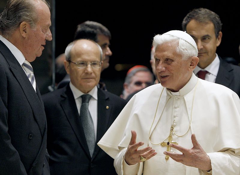 EL PAPA SE REÚNE CON ZAPATERO AL TÉRMINO DE SU VISITA APOSTÓLICA A ESPAÑA