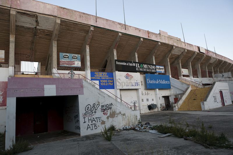 Exteriores del estadio Luis Sitjar.