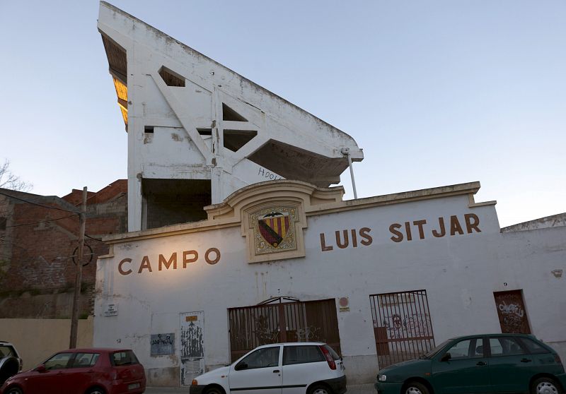 Entrada al Luis Sitjar, que fue sustituido por San Moix.