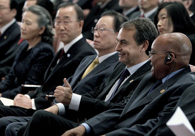 El presidente del Gobierno, José Luis Rodríguez Zapatero, durante la reunión de los impulsores del grupo de los objetivos en la asamblea coreana.