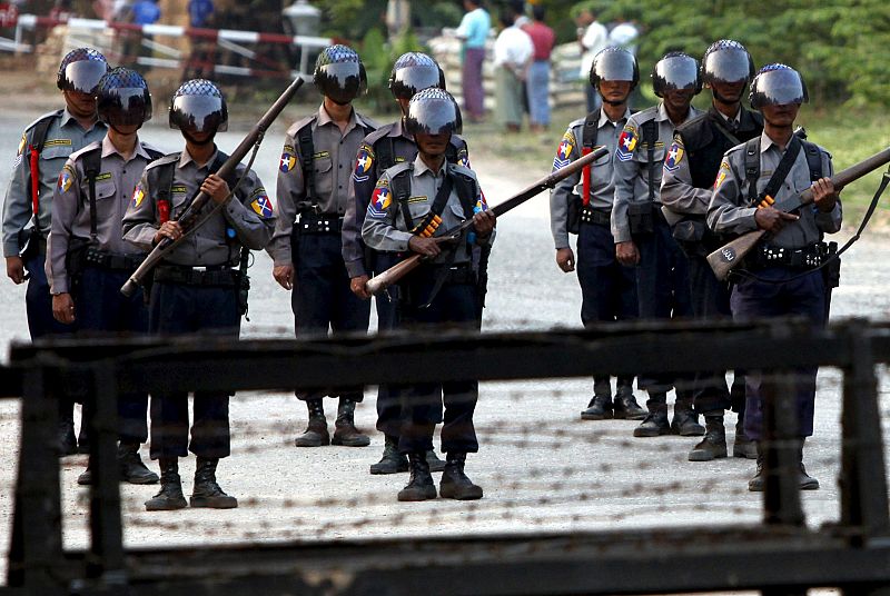 SUU KYI INVITA A SUS SEGUIDORES A TRABAJAR UNIDOS Y LES CITA PARA MAÑANA