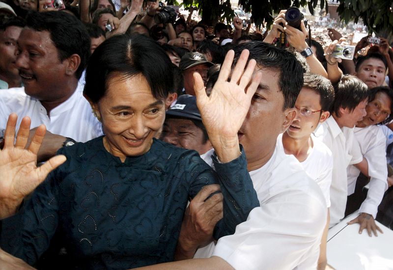 SUU KYI DEFIENDE LA LIBERTAD DE EXPRESIÓN EN SU PRIMER MITIN POLÍTICO