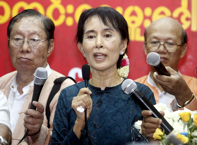 SUU KYI DEFIENDE LA LIBERTAD DE EXPRESIÓN EN SU PRIMER MITIN POLÍTICO