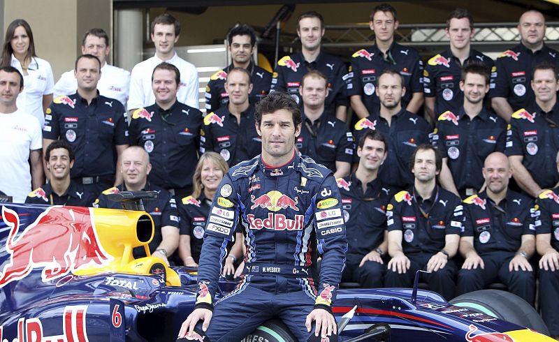 El piloto australiano de Red Bull, Mark Webber, en un detalle de la foto del equipo Red Bull en el GP de Abu Dabi.