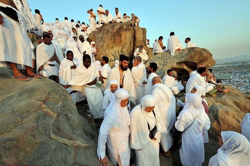 El rezo se realiza antes de la salida del sol y de seguir con la peregrinación