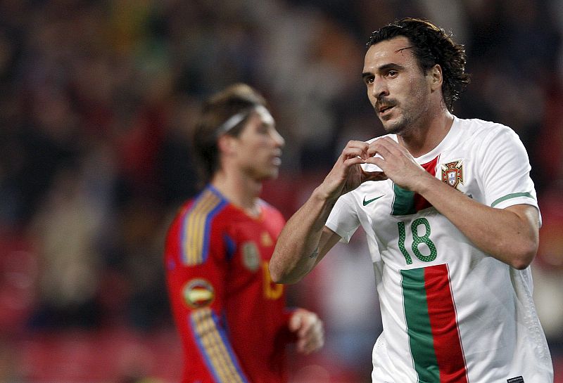 El jugador de Portugal Hugo Almeida celebra tras marcar el cuarto gol ante España