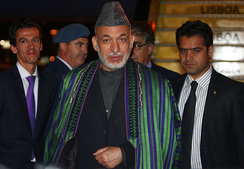 El presidente de Afganistán, Hamid Karzai, llega a Lisboa para asistir a una Cumbre en la que la situación de su país ocupará un papel muy importante