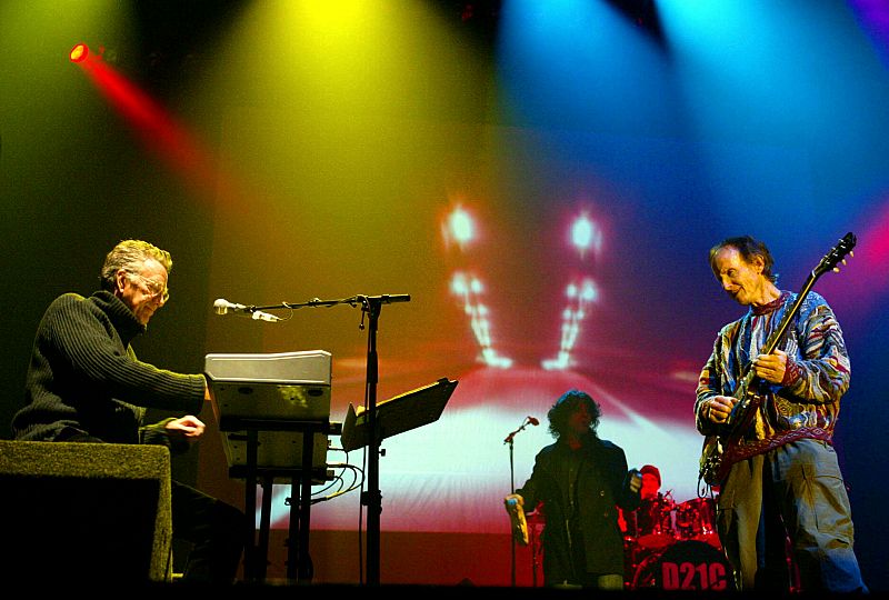 Two members of the U.S. 60s rock group "The Doors" Ray Manzarek (L) on keyboards and Robbie Krieger ..