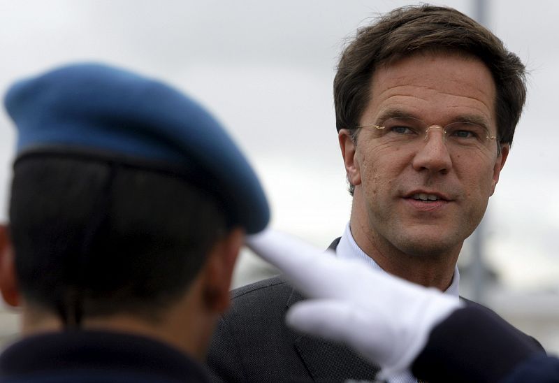 El primer ministro holandés, Mark Rutte,  tras aterrizar en el aeropuerto de Lisboa.