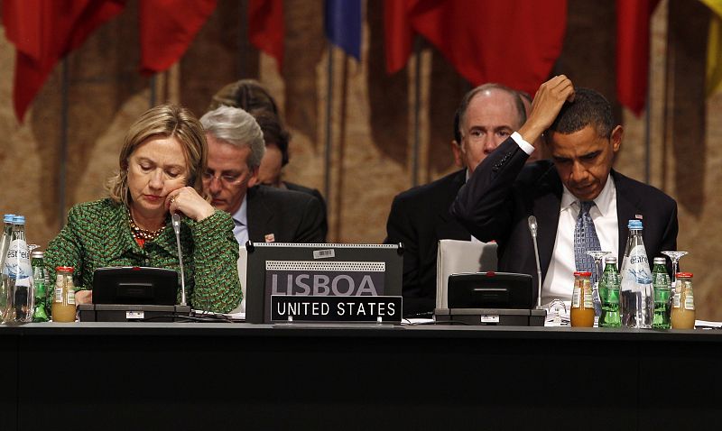 Barack Obama y Hillary Clinton durante la sesión de la OTAN