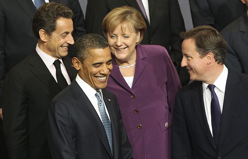 De izquierda a derecha, el presidente francés, Nicolás Sarkozy, el presidente estadounidense, Barack Obama, la canciller alemana, Angela Merkel, y el primer ministro británico, David Cameron.