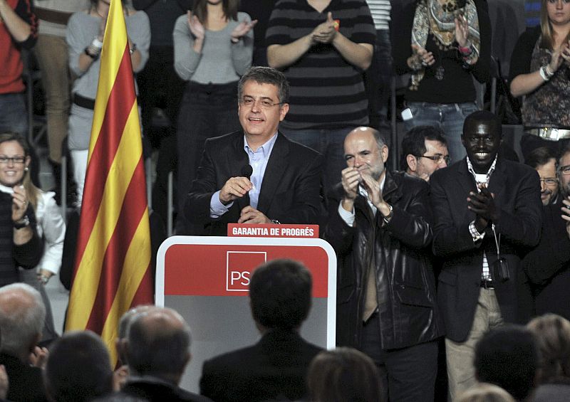 El conseller de Agricultura y candidato del PSC por Lleida, Joaquim Llena, ha llamado "gilipollas" a CiU por usar una sonrisa en su logo y luego ha pedido perdón en un comunicado.