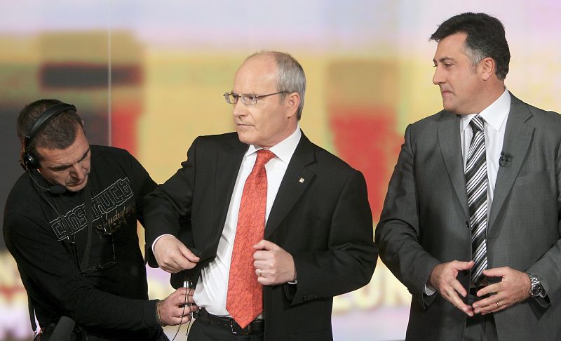 José Montilla y Joan Puigcercós se preparan para el debate de la campaña electororal  celebrado en los estudios de TV3.