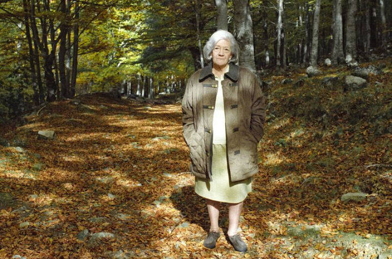   Fue también la tercera mujer en ocupar un sillón de la Real Academia, para el que fue elegida el 26 de junio de 1996, en sustitución de Carmen Conde, ocupando el sillón K.