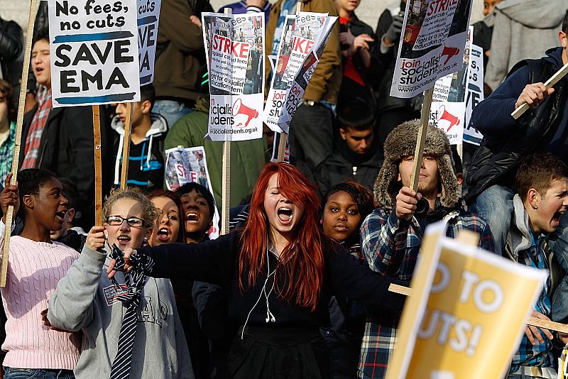 El Gobierno británico planea incrementar el coste de las tasas universitarias.