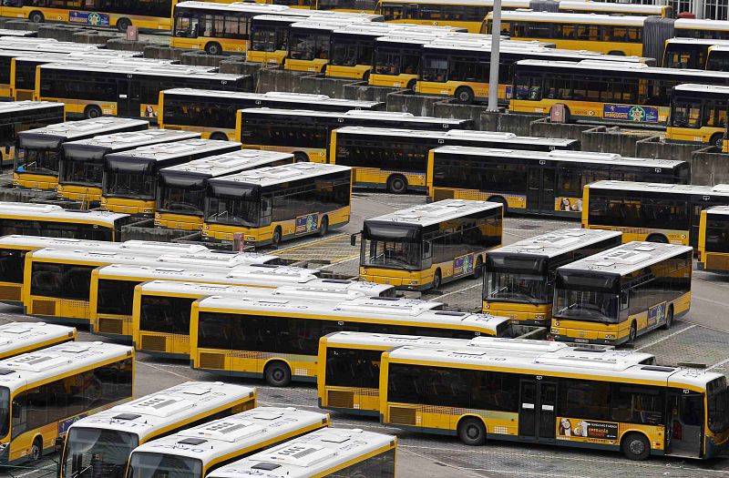 Imagen de uno de los aparcamientos de la flota de autobuses urbanos de Lisboa: sólo han circulado el 20%