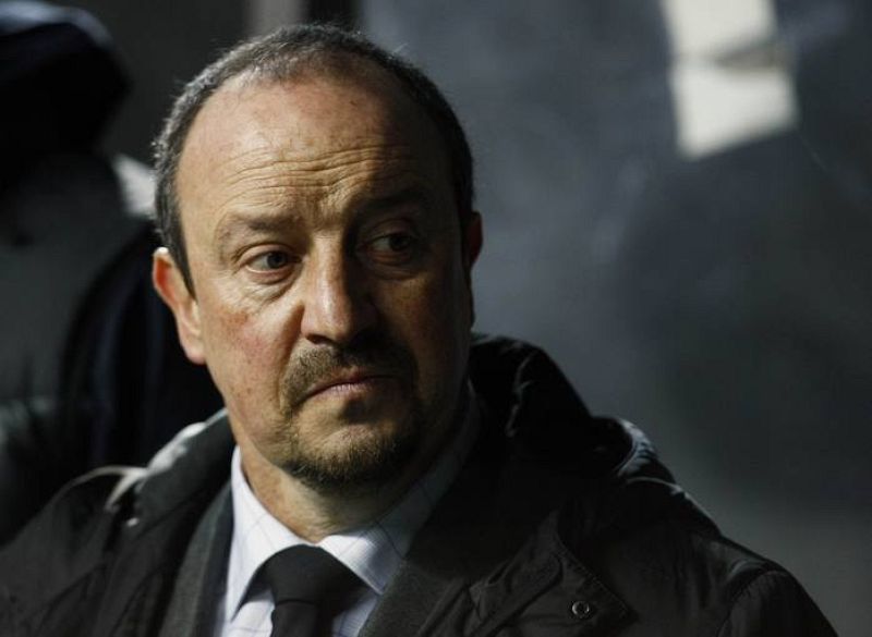 El entrenador del Inter de Milan, Rafael Benitez, espera impaciente el inicio del choque frente al Twente.